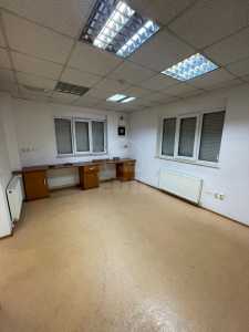 Espace commercial de louer 7 chambres, SCCJ331726