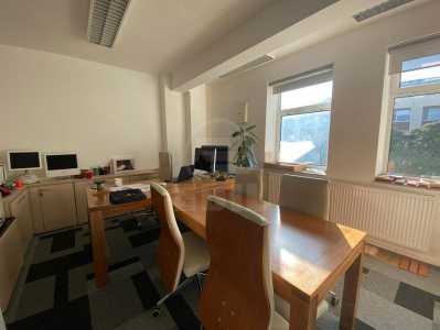 Bureau de louer 6 chambres, BICJ341540