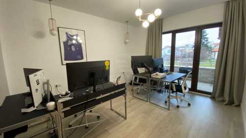 Bureau de louer 3 chambres, BICJ347368-3