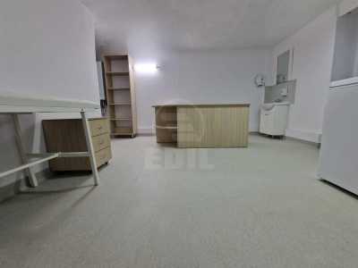 Espace commercial de louer 6 chambres, SCCJ348276