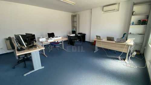 Espace commercial de louer 3 chambres, SCCJ349333