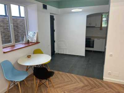 Studio de vente, GACJ349924-4