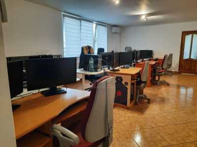 Espace commercial de louer 3 chambres, SCCJ351294