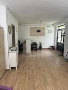 Espace commercial de louer 2 chambres, SCCJ351815