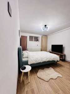 Studio de vente, GACJ355515-2