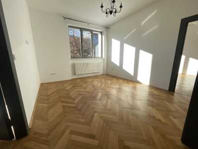 Bureau de louer 5 chambres, BICJ355475-1