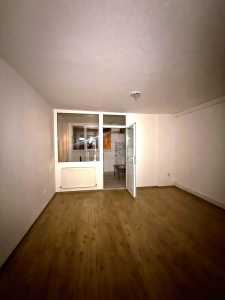 Studio de vente, GACJ355904-3