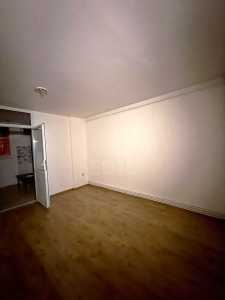 Studio de vente, GACJ355904-6