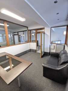 Bureau de louer 3 chambres, BICJ357251-8